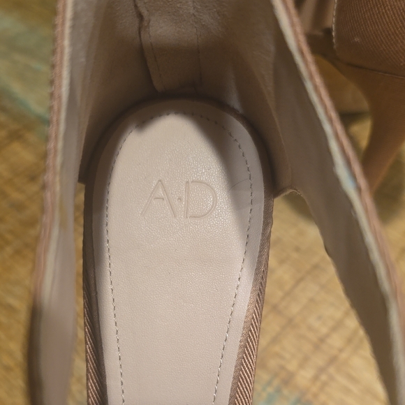 Chic Tan Ruffle Heels - Picture 4 of 6